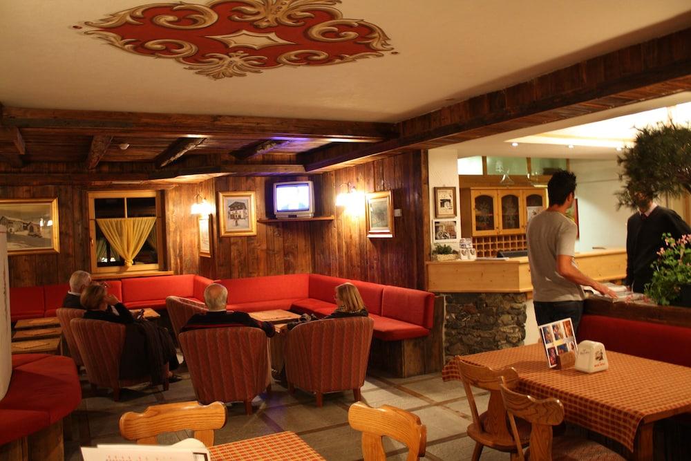 Hotel Helvetia Λιβίνιο Εξωτερικό φωτογραφία